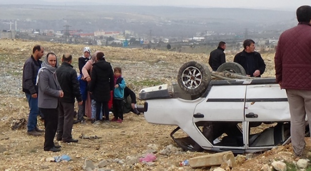 7 kişilik aile takla atan araçtan sağ kurtuldu