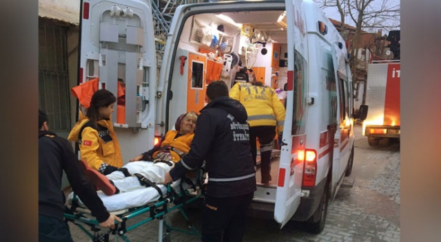 84 yaşındaki kadını yangından itfaiye kurtardı