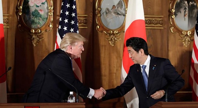 Abe'nin Trump'ı 'ricayla' Nobel'e aday gösterdiği iddia edildi