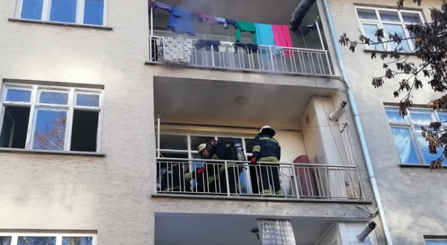 Açık unutulan ütü öğrenci evini yaktı Açık unutulan ütü öğrenci evini yaktı