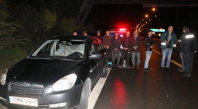 Adana'da 7 düzensiz göçmen yakalandı Adana'da 7 düzensiz göçmen yakalandı