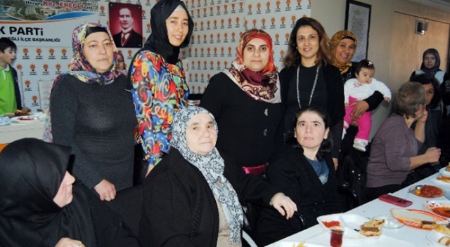 AK Parti&#039;nin sahadaki gücü AK Kadınlar