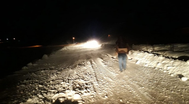 Ardahan'da tipi ulaşımda aksamalara neden oldu Ardahan'da tipi ulaşımda aksamalara neden oldu
