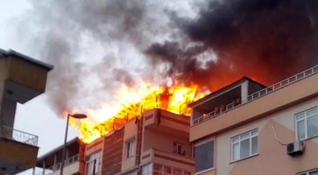 Avcılar'da dubleks ev alev alev yandı