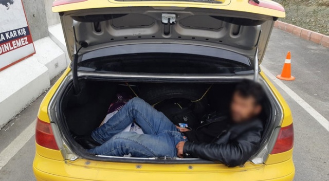 Bagajdan Afganlı göçmen çıktı
