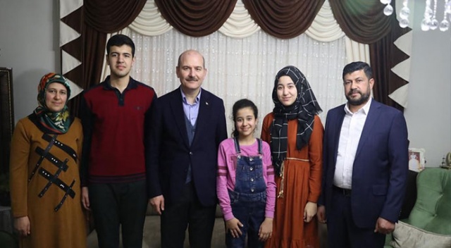 Bakan Soylu'dan şehit ailesine ziyaret Bakan Soylu'dan şehit ailesine ziyaret
