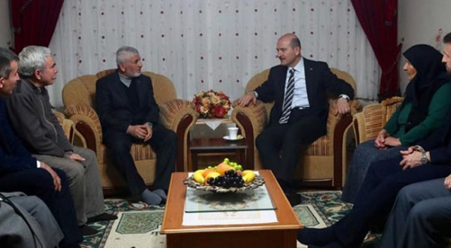 Bakan Soylu&#039;dan şehit ailesine ziyaret