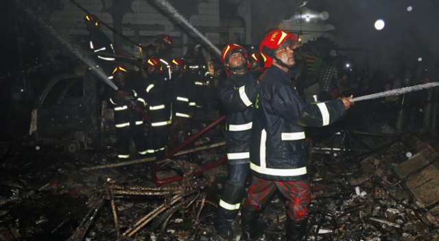 Bangladeş&#039;te yangın faciası: 70 ölü, 50 yaralı