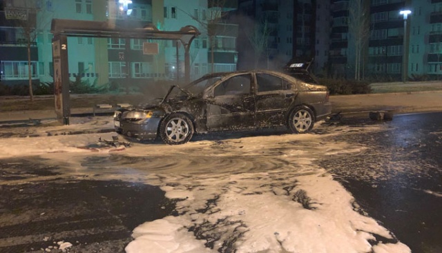 Başkent’te yanan araç kullanılamaz hale geldi Başkent’te yanan araç kullanılamaz hale geldi