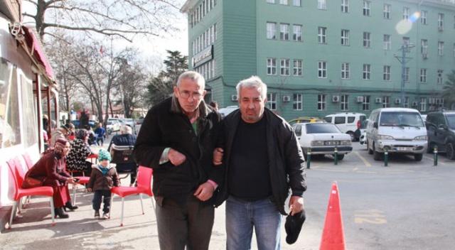 Beyin felci geçiren şoför yardım bekliyor