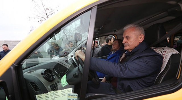 Binali Yıldırım Kadıköy-Taksim dolmuşunu kullandı