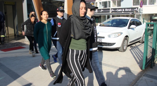 Bohçacı kılığında girdikleri evleri soyan şahısların 5’i de tutuklandı Bohçacı kılığında girdikleri evleri soyan şahısların 5’i de tutuklandı