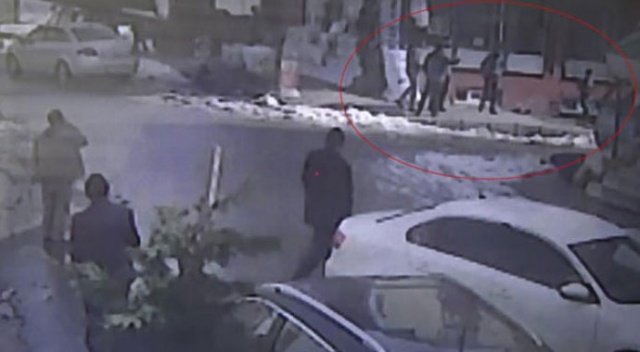 Boşanmak isteyen karısının baba evini sopalarla bastı Boşanmak isteyen karısının baba evini sopalarla bastı