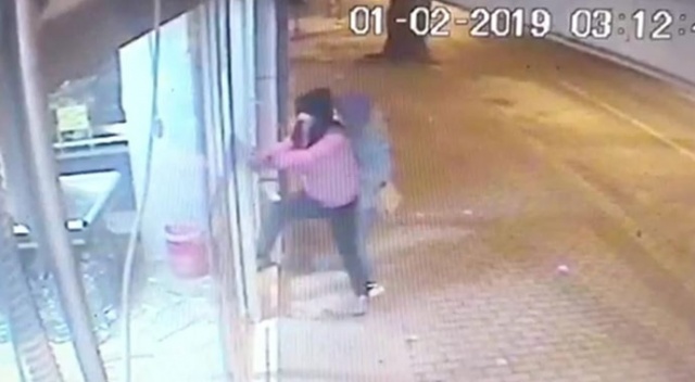Bursa&#039;da 50 saniyelik soygun kameralara böyle yansıdı