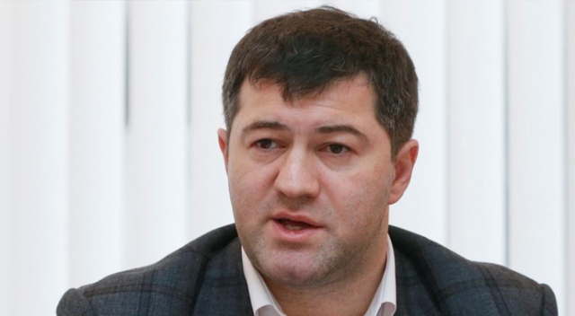 Canlı yayında şok: Başkan adayının yüzüne su fırlattı