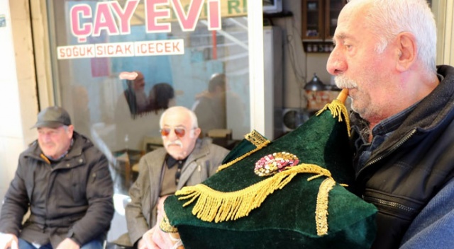 Çay ocağında tulum çaldı, herkes oraya koştu
