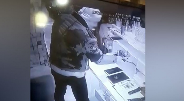Çiçekçiyi soyan maskeli hırsız kamerada