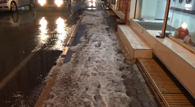 Dörtyol’da dolu yağışı hayatı olumsuz etkiledi