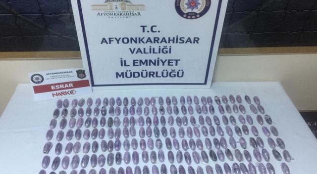 Durdurulan araçta 2 kilogram reçine esrar ele geçirildi