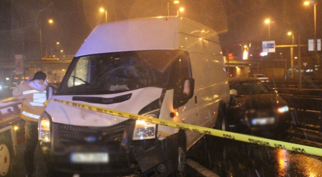 E-5’te yolun karşısına geçmeye çalışan şahsa araç çarptı: 1 ölü, 1 yaralı