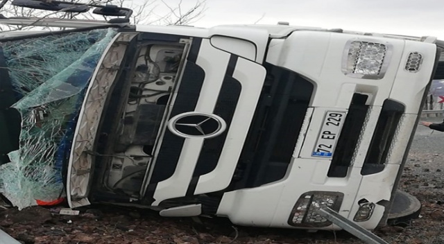 Elazığ’da tanker devrildi:1 yaralı Elazığ’da tanker devrildi:1 yaralı