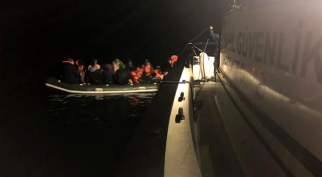 Enez'de, lastik botta 28 kaçak göçmen yakalandı Enez'de, lastik botta 28 kaçak göçmen yakalandı