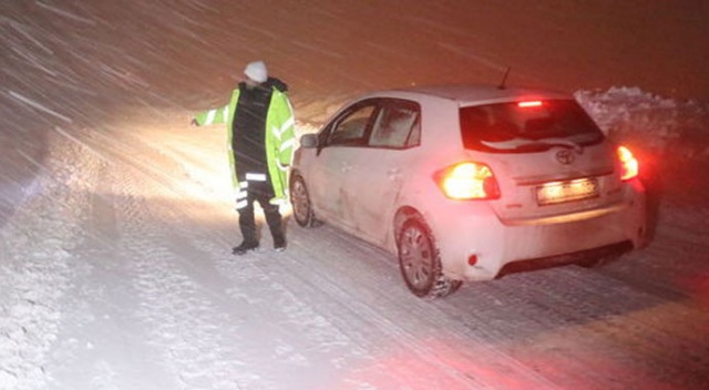 Erzincan&#039;da ulaşıma kar ve tipi engeli