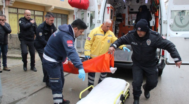 Evinde başından silahla vurulan adam hayatını kaybetti