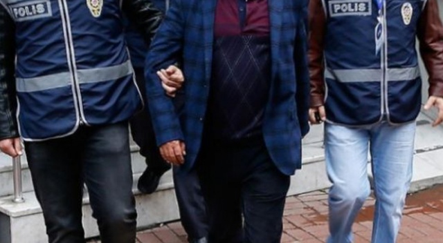Fatih'te vakıf bahçesinden kurşun levha çalan zanlı yakalandı