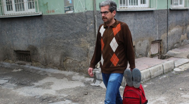 Hastalığı nedeniyle insan içine çıkmak istemiyor, tek isteği emekli olabilmek
