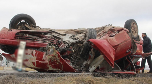 Hastane yolunda takla atan otomobilde anne ve oğlu yaralandı