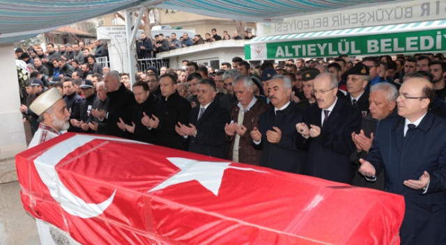 Hayatını kaybeden İnfaz Koruma Memuru için Adliye'de tören düzenlendi Hayatını kaybeden İnfaz Koruma Memuru için Adliye'de tören düzenlendi