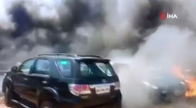 Hindistan’da otoparktaki 300 araç cayır cayır yandı