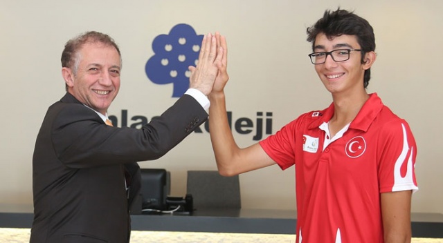 İhlas Koleji mezunu Mete Gazoz’a büyük onur