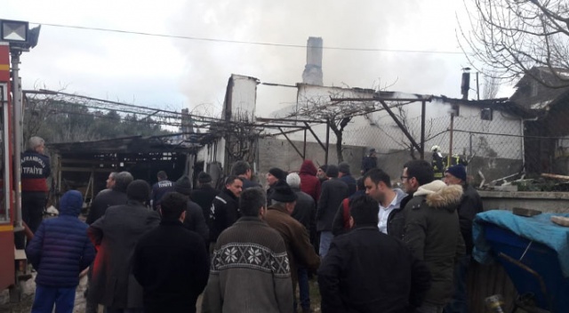 İki katlı ev yangında küle döndü