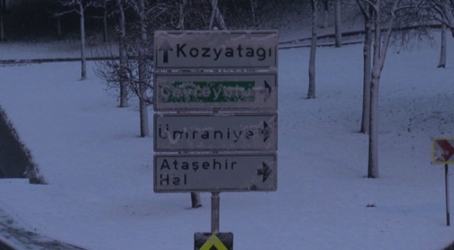 İstanbullular bembeyaz bir sabaha uyandılar