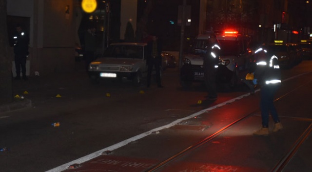 İzmir'de silahlı saldırı: 2 yaralı İzmir'de silahlı saldırı: 2 yaralı