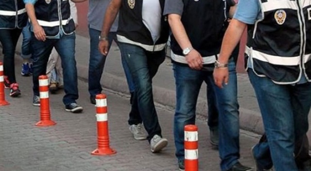 İzmir'de terör operasyonu: 10 gözaltı İzmir'de terör operasyonu: 10 gözaltı