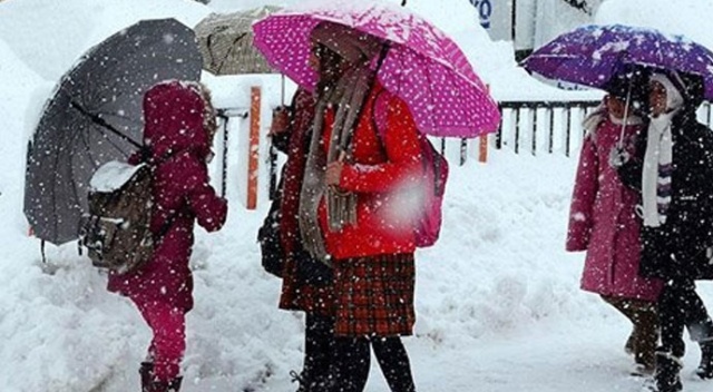 Kar yağışı nedeniyle Çanakkale'de okullar tatil edildi Kar yağışı nedeniyle Çanakkale'de okullar tatil edildi