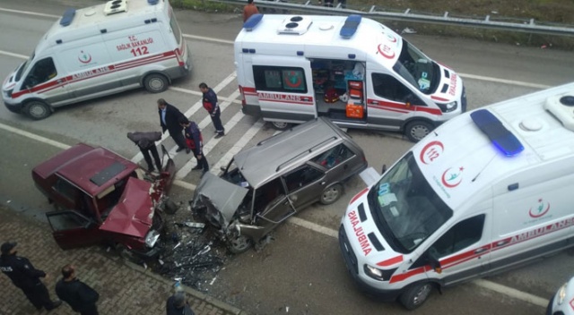 Karabük’te otomobiller kafa kafaya çarpıştı: 6 yaralı Karabük’te otomobiller kafa kafaya çarpıştı: 6 yaralı