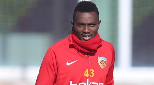 Kayserisporlu futbolcu Bernard Mensah'ın Kayserisporlu futbolcu Bernard Mensah'ın