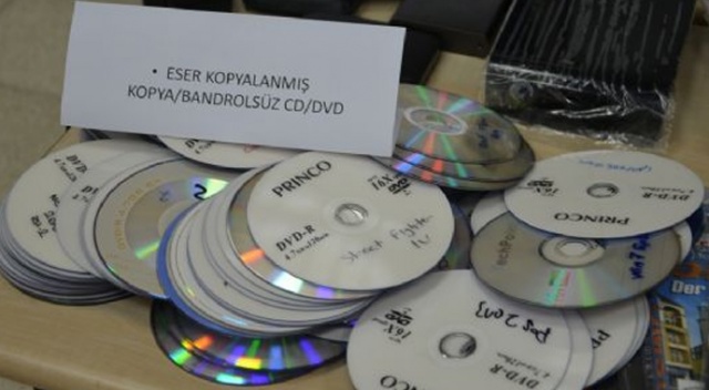 Kırklareli’de 192 kopya film CD yakalandı Kırklareli’de 192 kopya film CD yakalandı