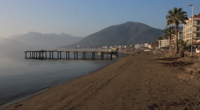 Marmaris'te denizin çekilmesi endişeye neden oldu Marmaris'te denizin çekilmesi endişeye neden oldu