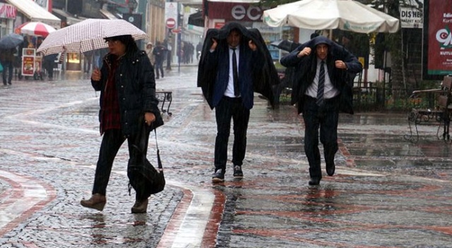 Meteoroloji&#039;den son dakika uyarısı! İstanbul’da fırtına etkili oluyor