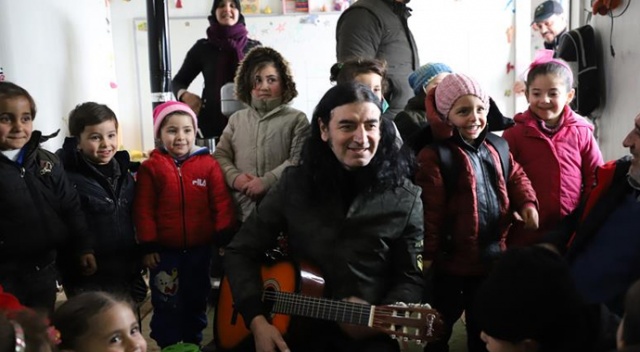 Murat Kekilli'den örnek davranış: Suriye'de sığınmacı kamplarını ziyaret etti Murat Kekilli'den örnek davranış: Suriye'de sığınmacı kamplarını ziyaret etti