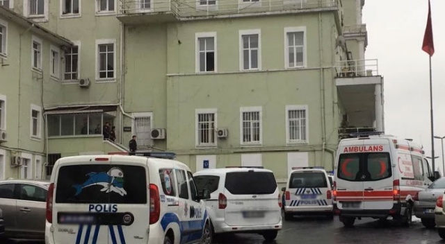 Okmeydanı Eğitim ve Araştırma Hastanesi Kasımpaşa binasında silahlı bir şahıs doktoru rehin aldı Okmeydanı Eğitim ve Araştırma Hastanesi Kasımpaşa binasında silahlı bir şahıs doktoru rehin aldı