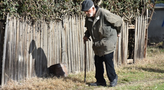 Okul deposunda yaşam mücadelesi veren Cevdet Dede&#039;ye yardım eli