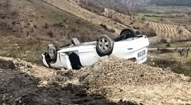 Otomobil şarampole yuvarlandı