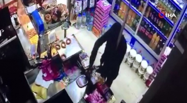 PKK'dan eğitim alan zanlı Van'da bir marketi gasp etti PKK'dan eğitim alan zanlı Van'da bir marketi gasp etti