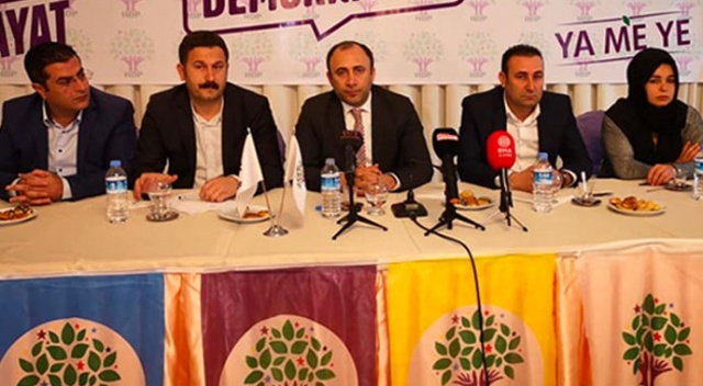 Şanlıurfa'da HDP adayları, Saadet Partisi adayları lehine seçimlerden çekildi Şanlıurfa'da HDP adayları, Saadet Partisi adayları lehine seçimlerden çekildi